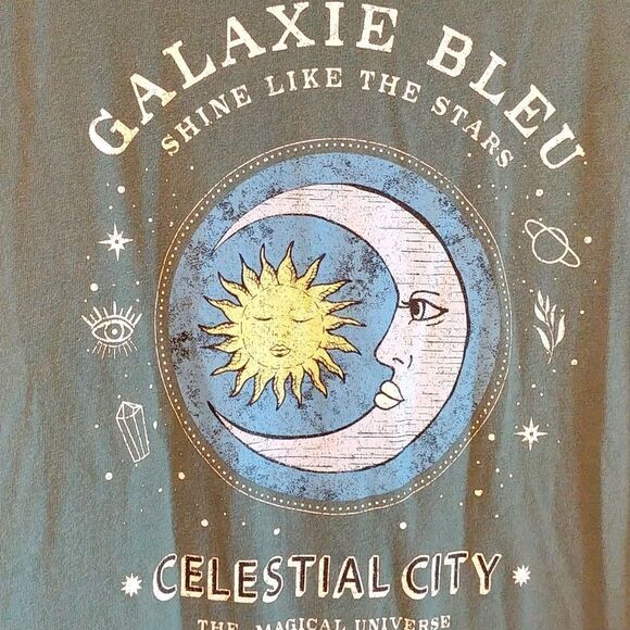 Forever 21. Cropped long sleeve Tee. Size Large. EUC - Picture 2 of 5